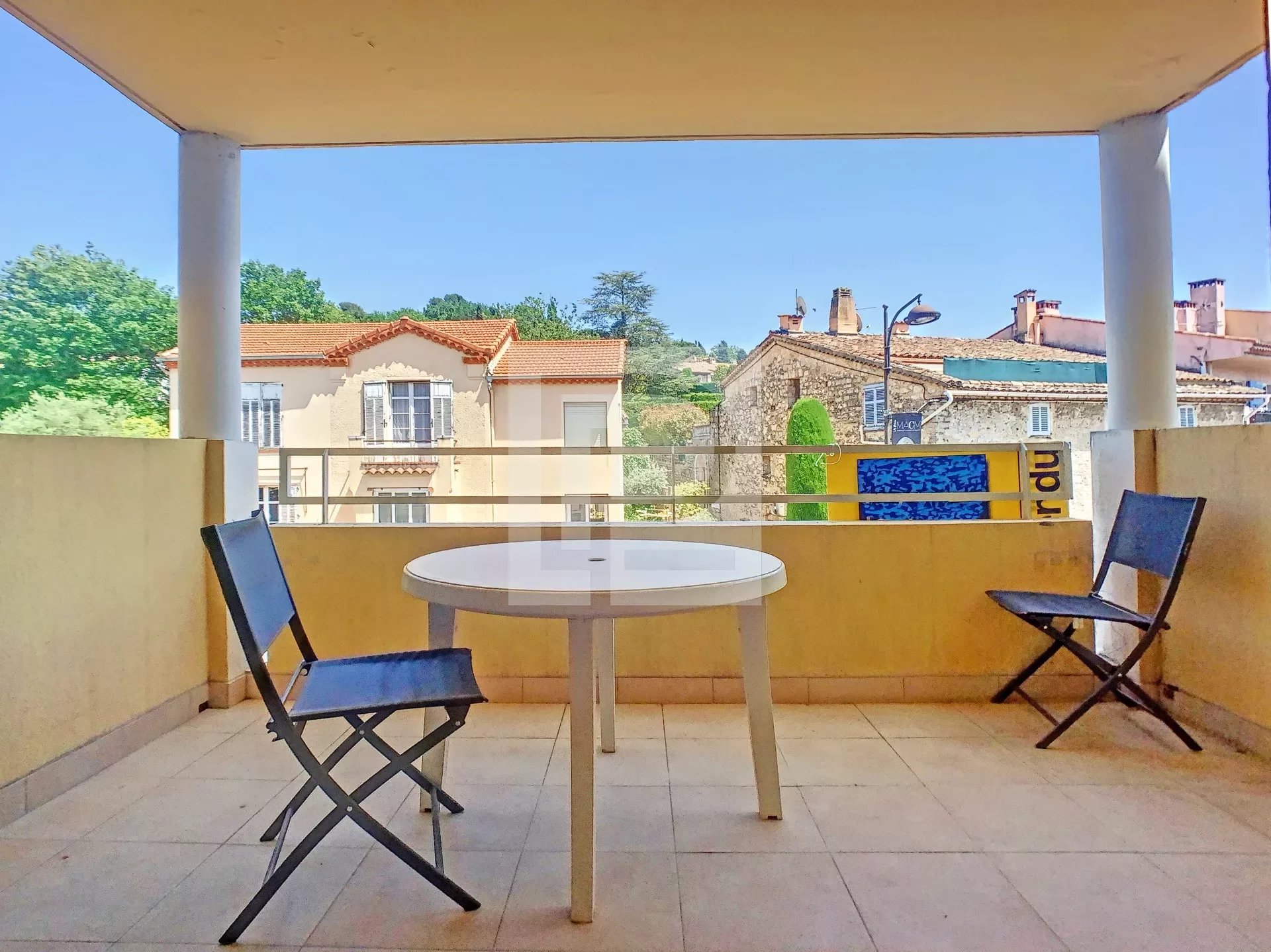 In the heart of " Le Val de Mougins" - Fully renovated apartment