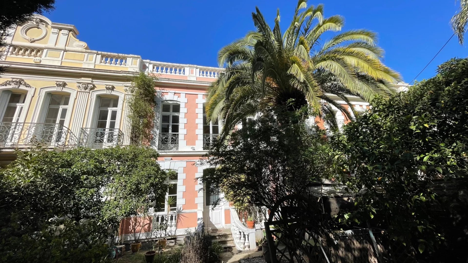 TOWNHOUSE, WITH GARDEN AND TERRACE, PERPIGNAN