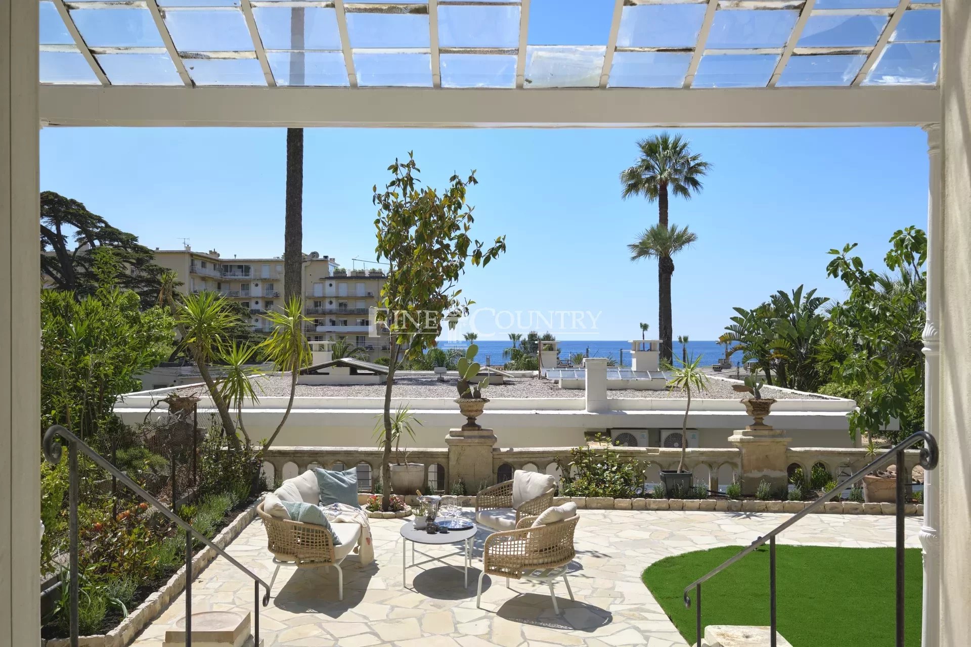 Belle Epoque Apartment For Sale in Cannes with sea views