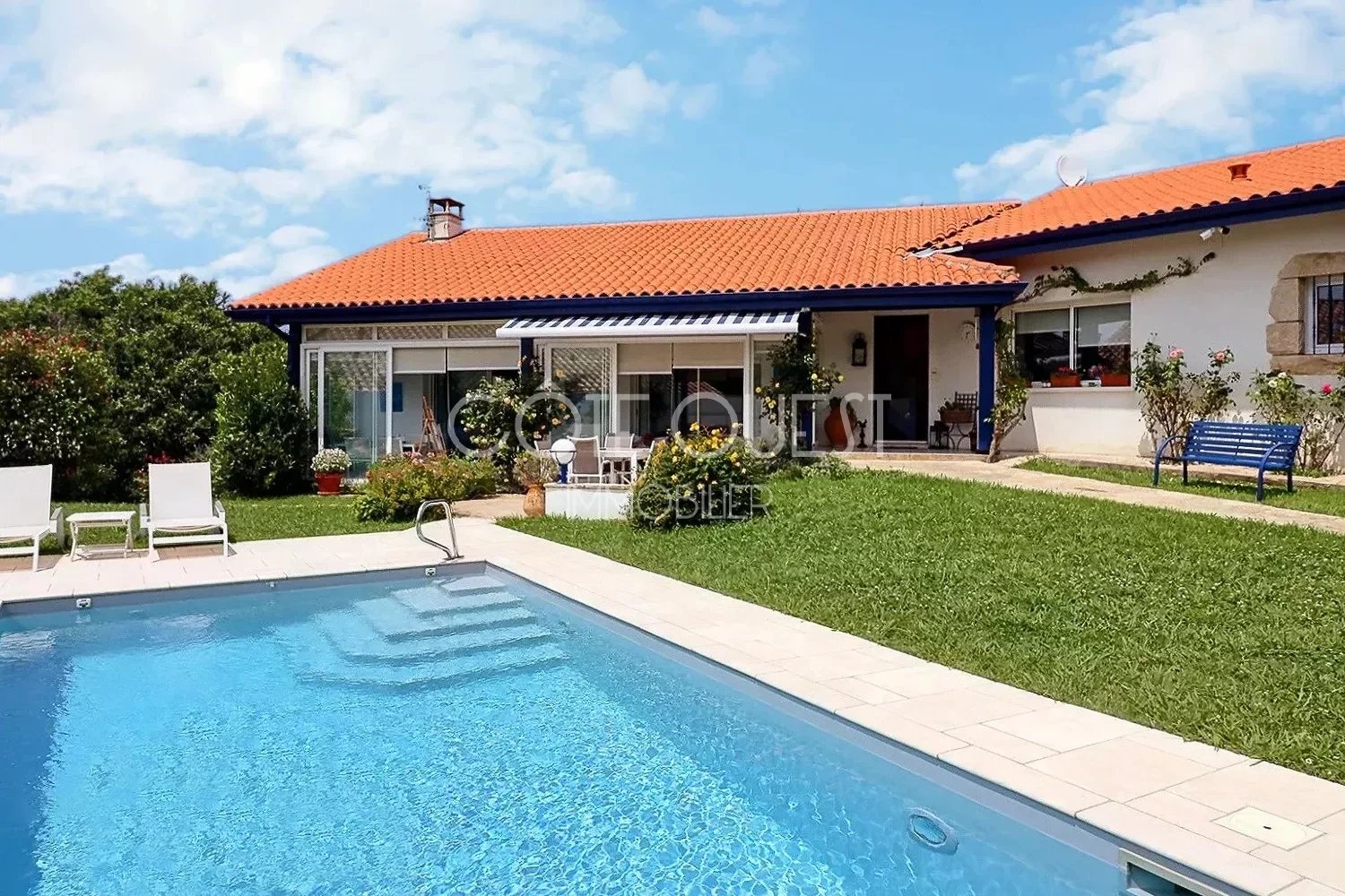 GUÉTHARY – A PEACEFUL PROPERTY WITH A SWIMMING POOL