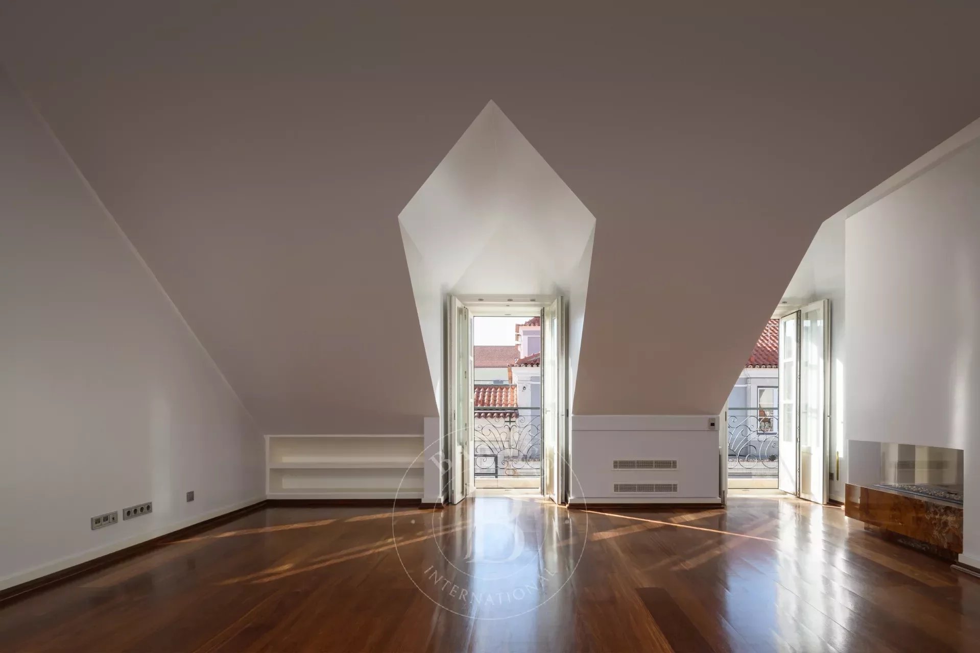 Penthouse with terrace and view in Chiado - picture 10 title=