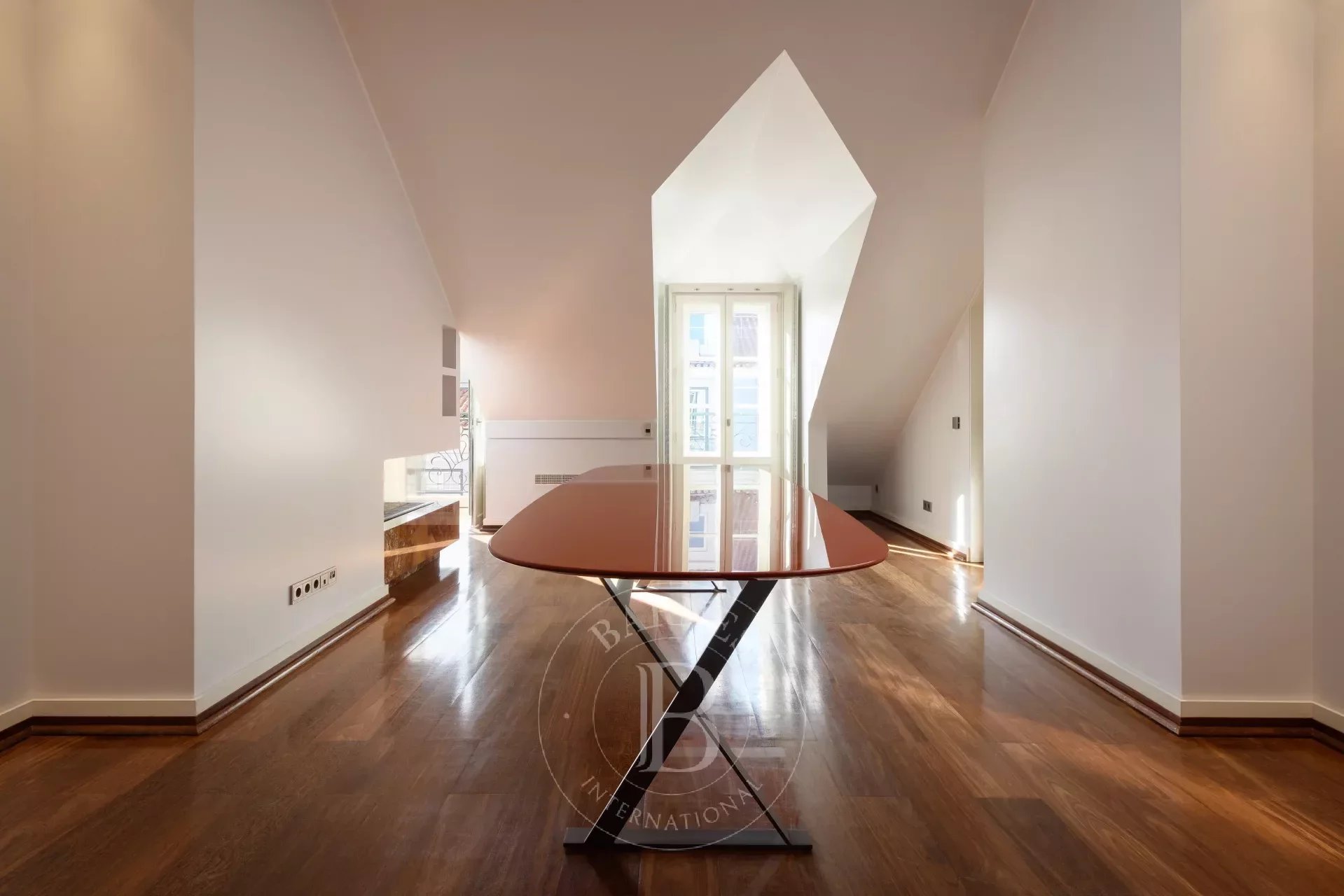 Penthouse with terrace and view in Chiado