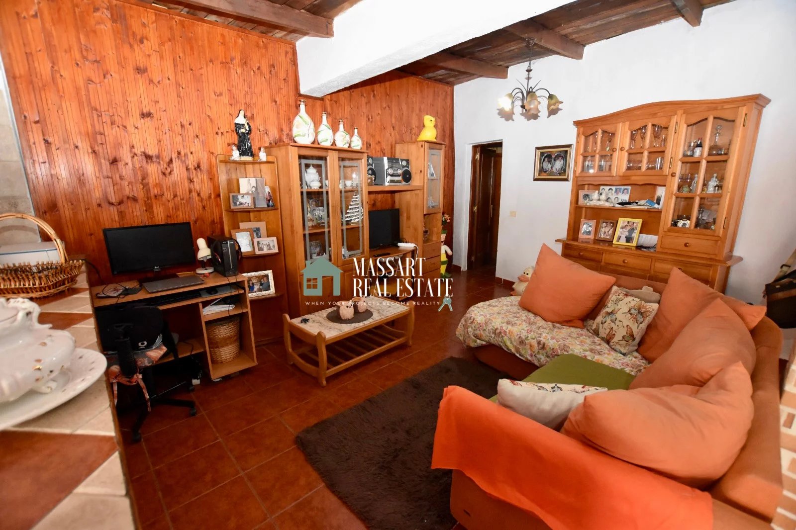 Casa ubicada en el pueblo de La Vega (Icod) con privilegiadas vistas al mar.