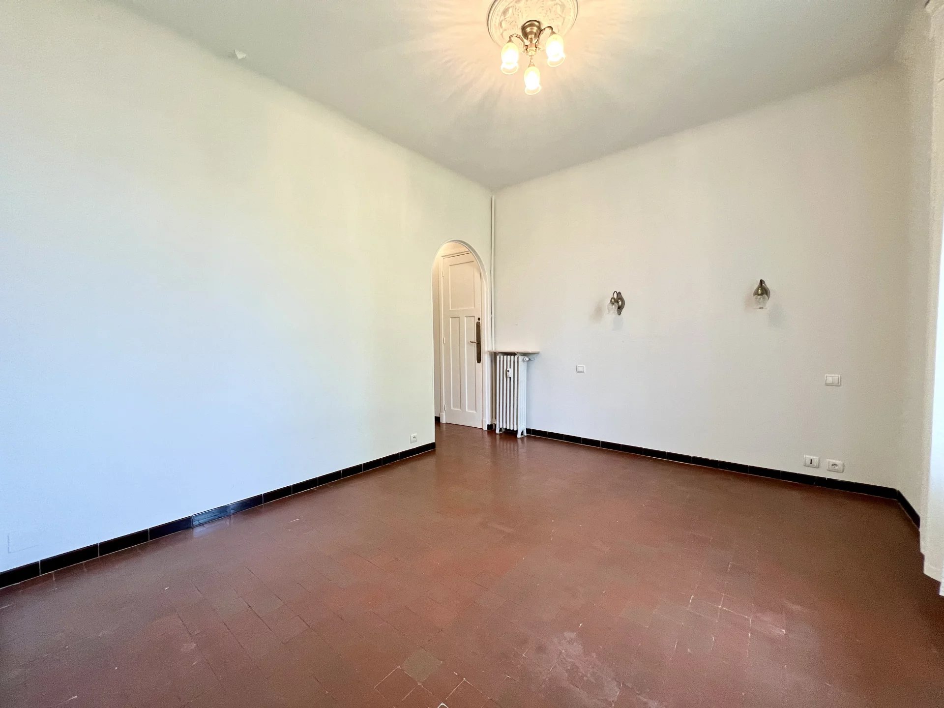 Bourgeois of 1or 2 bedrooms with high floor balconies, elevator and cellar