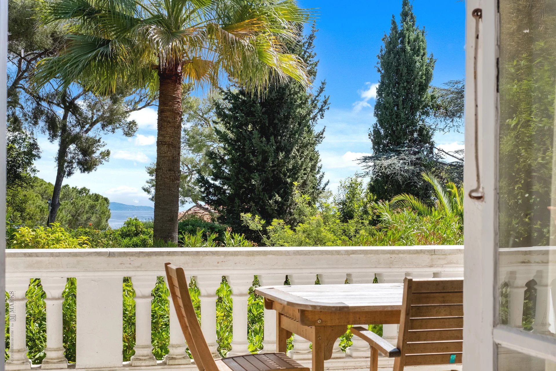 82617910-Superbe résidence en rez-de-jardin au Cap Ferrat avec vue mer