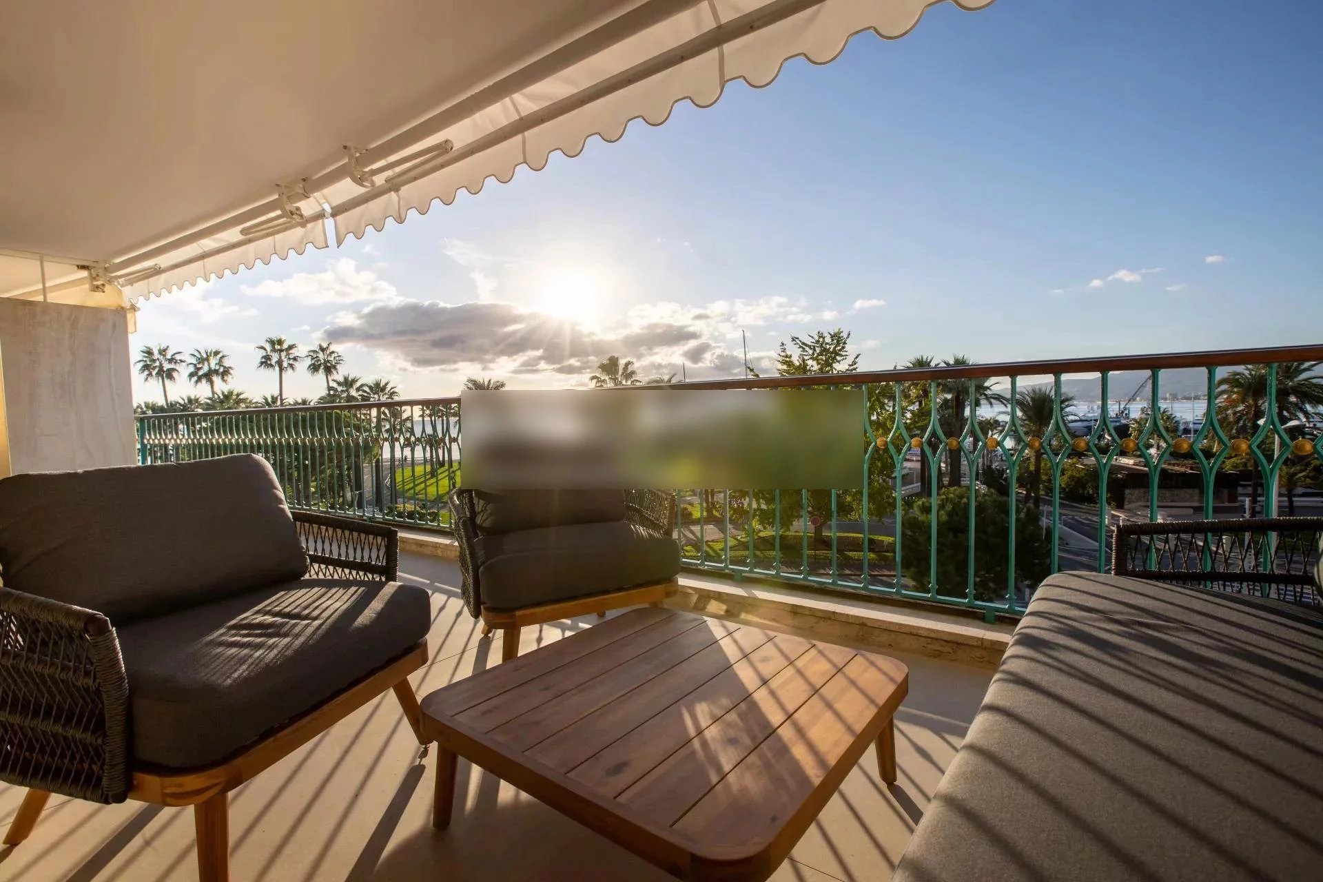 3-bedroom apartment with terrace and sea view – Cannes