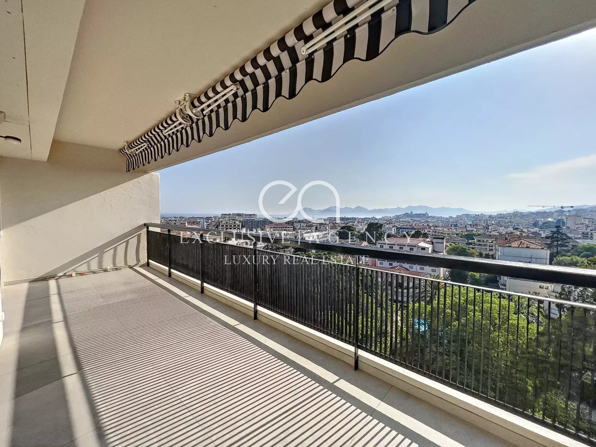 TOP FLOOR 3 BEDROOMED APARTMENT 93SQM NEAR THE CROISETTE