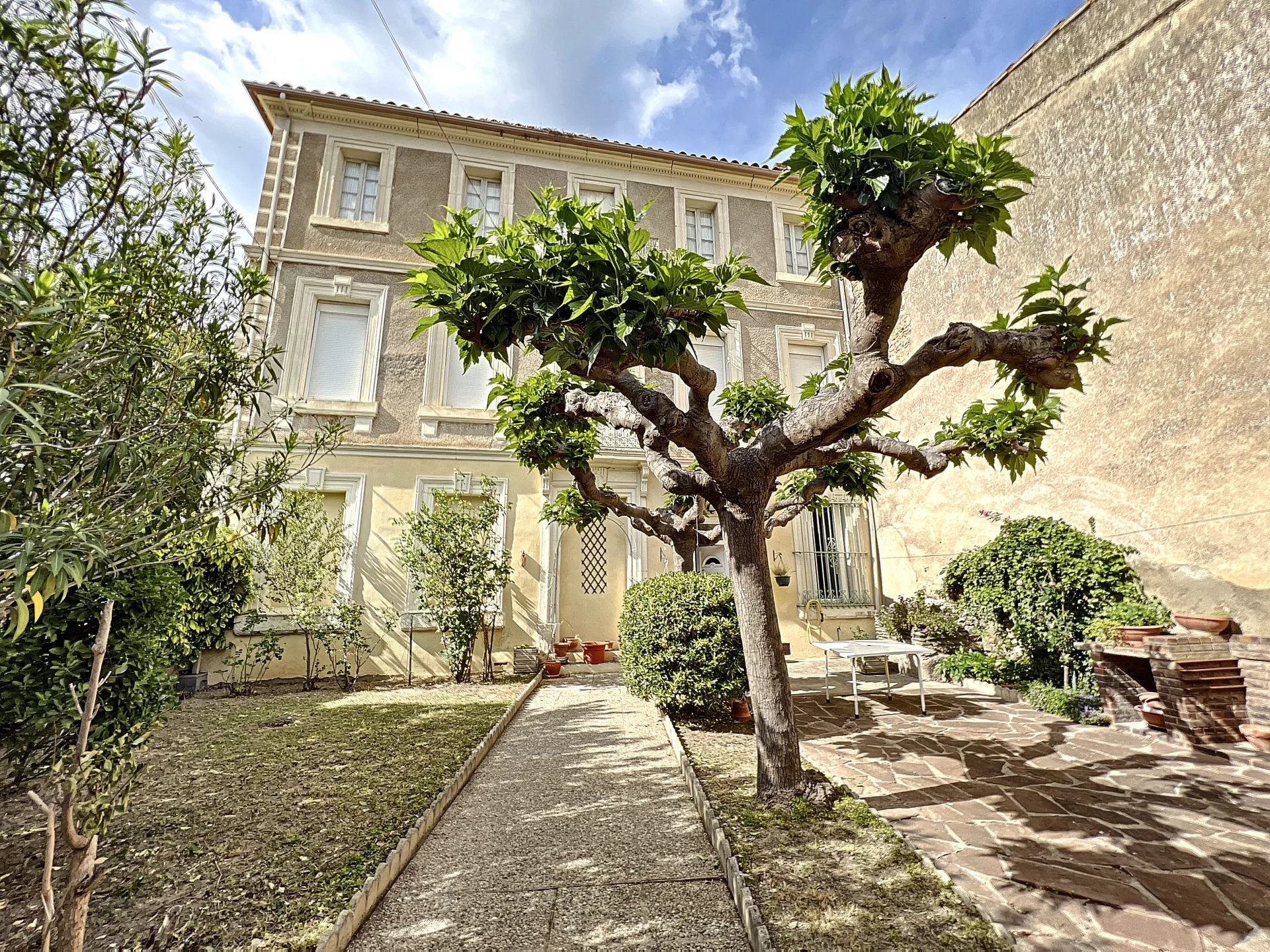 MAISON DE MAITRE TO RENOVATE WITH COURYARD AND BARN, LEZIGNAN-CORBIERE SECTOR