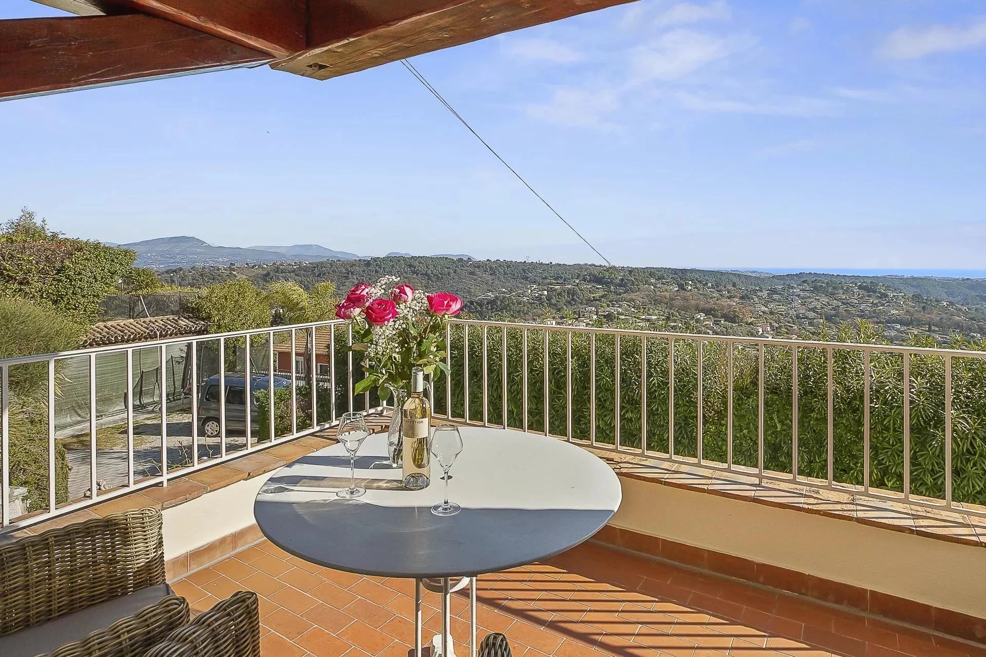 Stonehouse with sea view – Vence