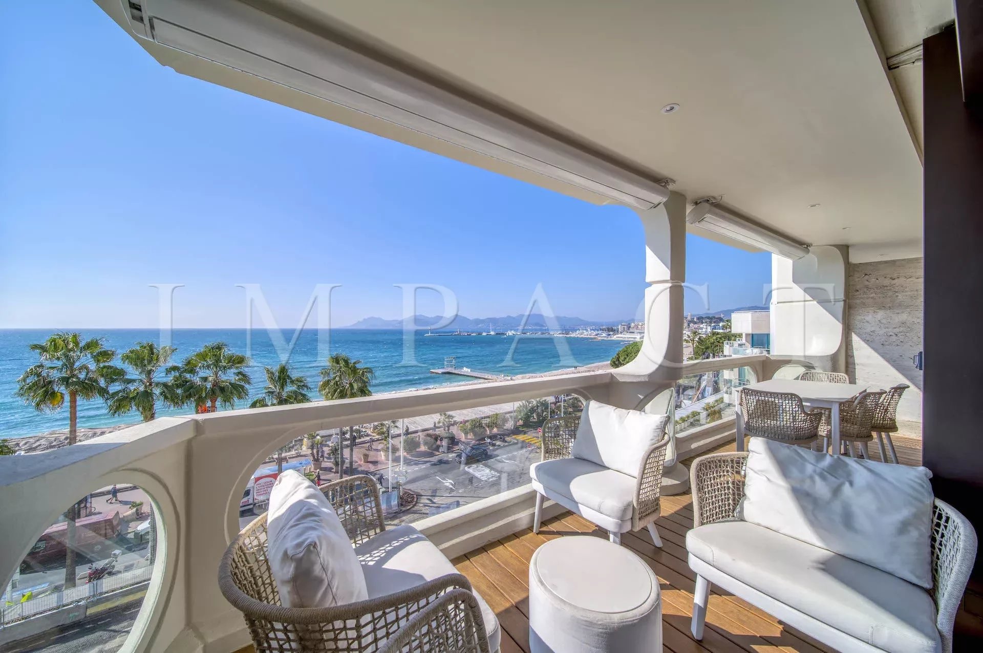 Cannes Croisette apartment for rent sea view