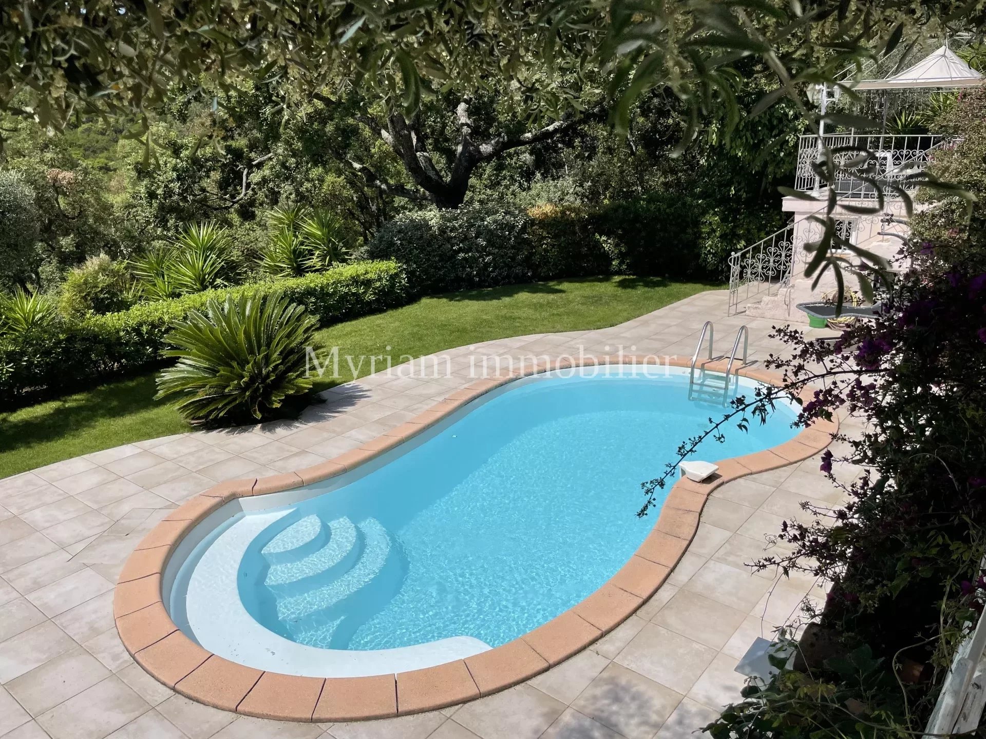 4-room house swimming pool Open sea view in PEYMEINADE