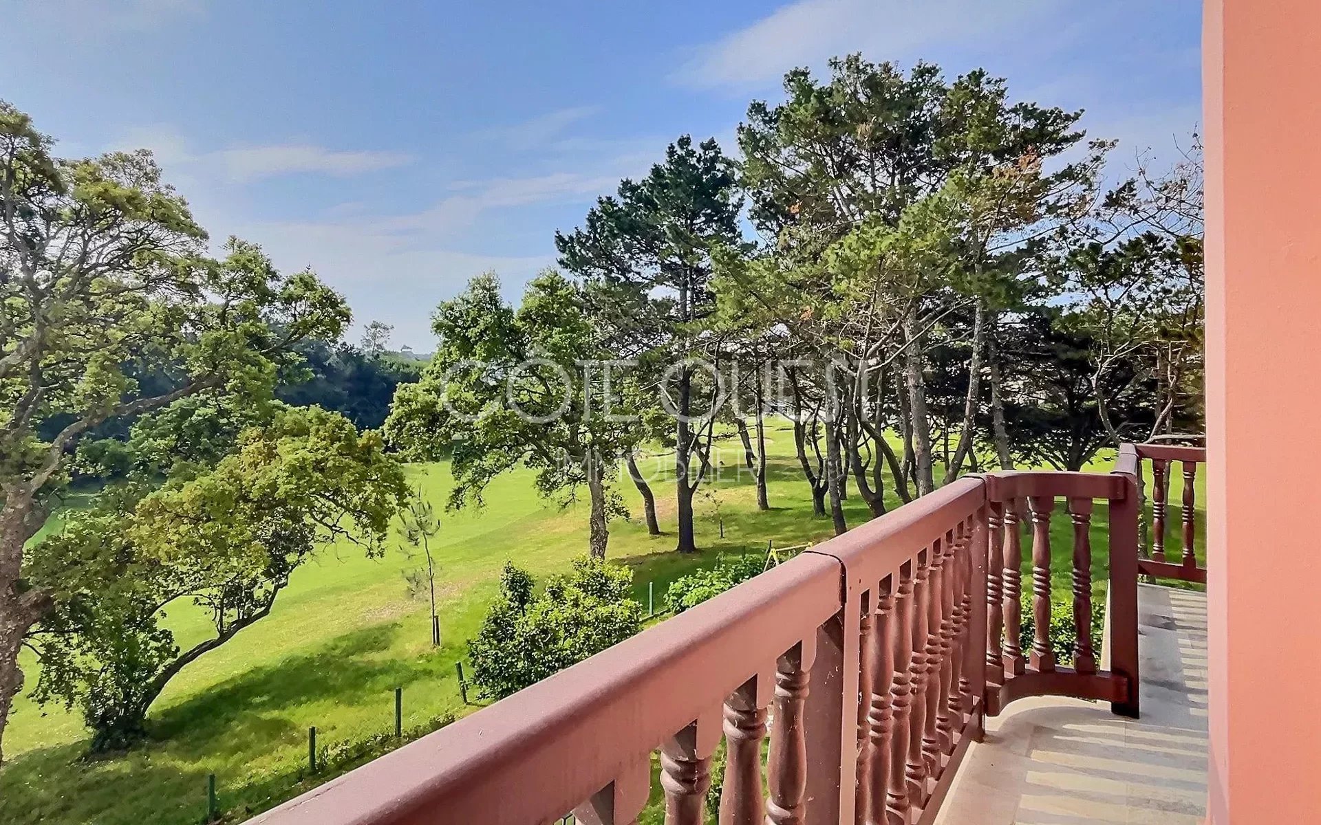 ANGLET CHIBERTA GOLF COURSE – AN EXCEPTIONAL APARTMENT IN A VILLA