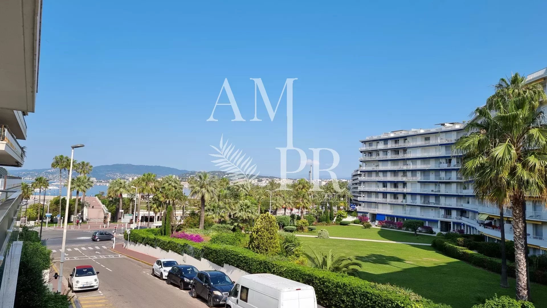 Cannes Pointe Croisette - Appartement de 36 m2 - Vue Mer Latérale - 2 Personnes