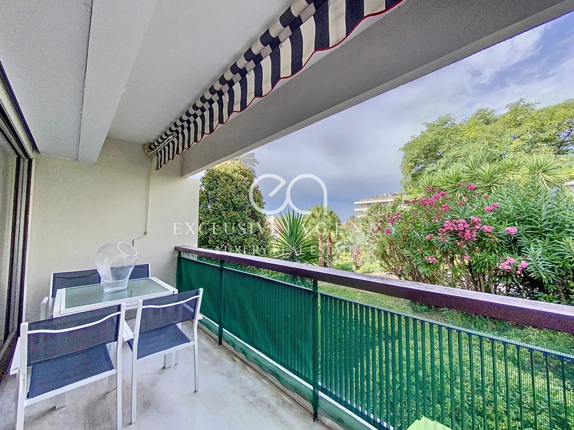 Cannes Montfleury - vaste studio 42m² rénové à seulement 300m de la rue d'Antibes terrasse 10m2