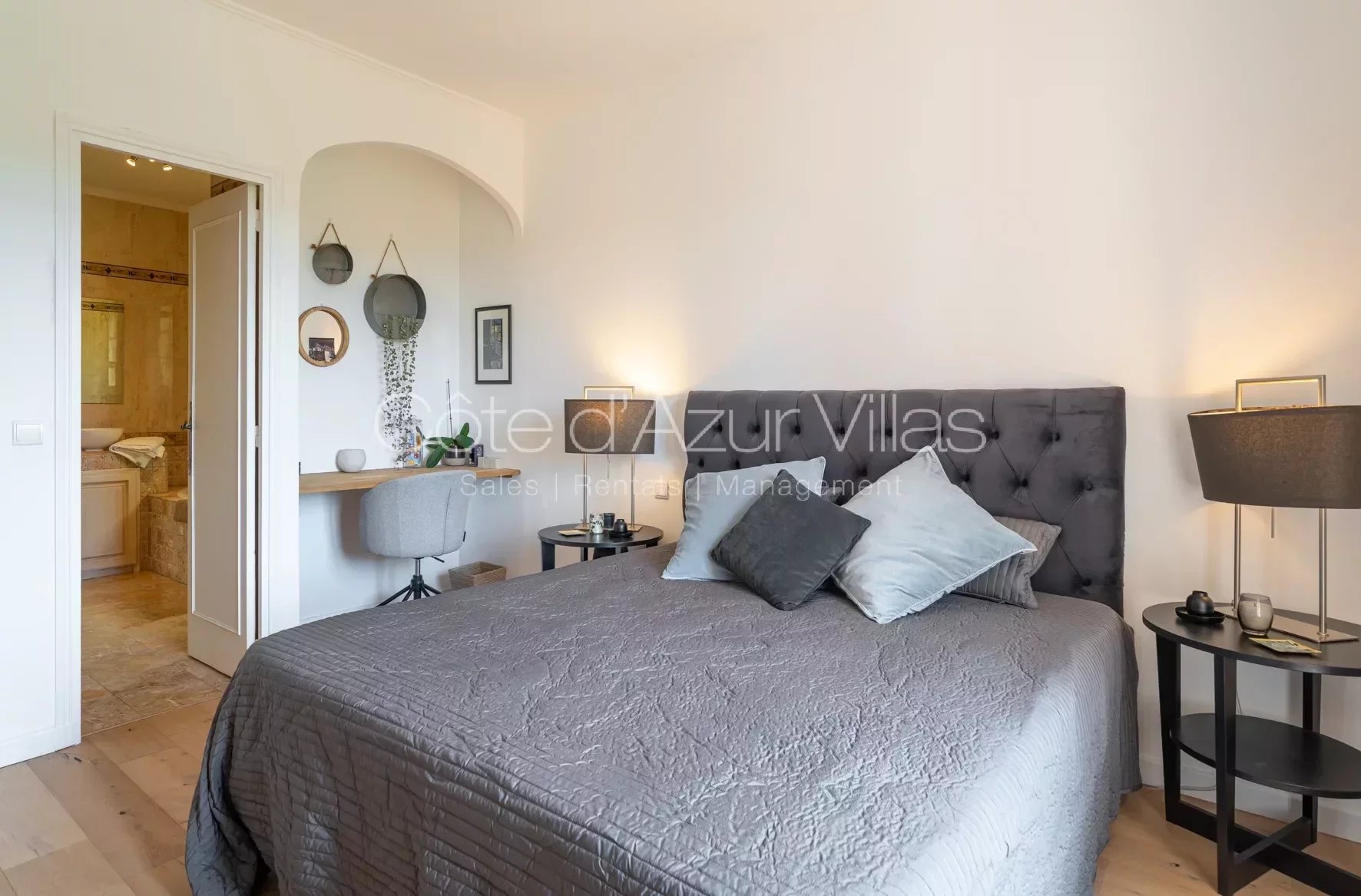 Mougins - 6 bedroom villa in a quiet area, in a dominant position