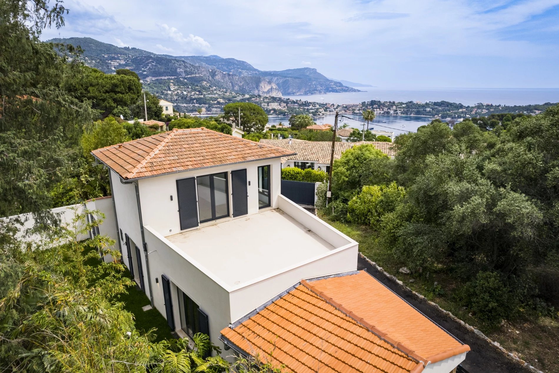 Prachtige volledig herbouwde villa met 4 slaapkamers op de top van de Mont Boron , Nice