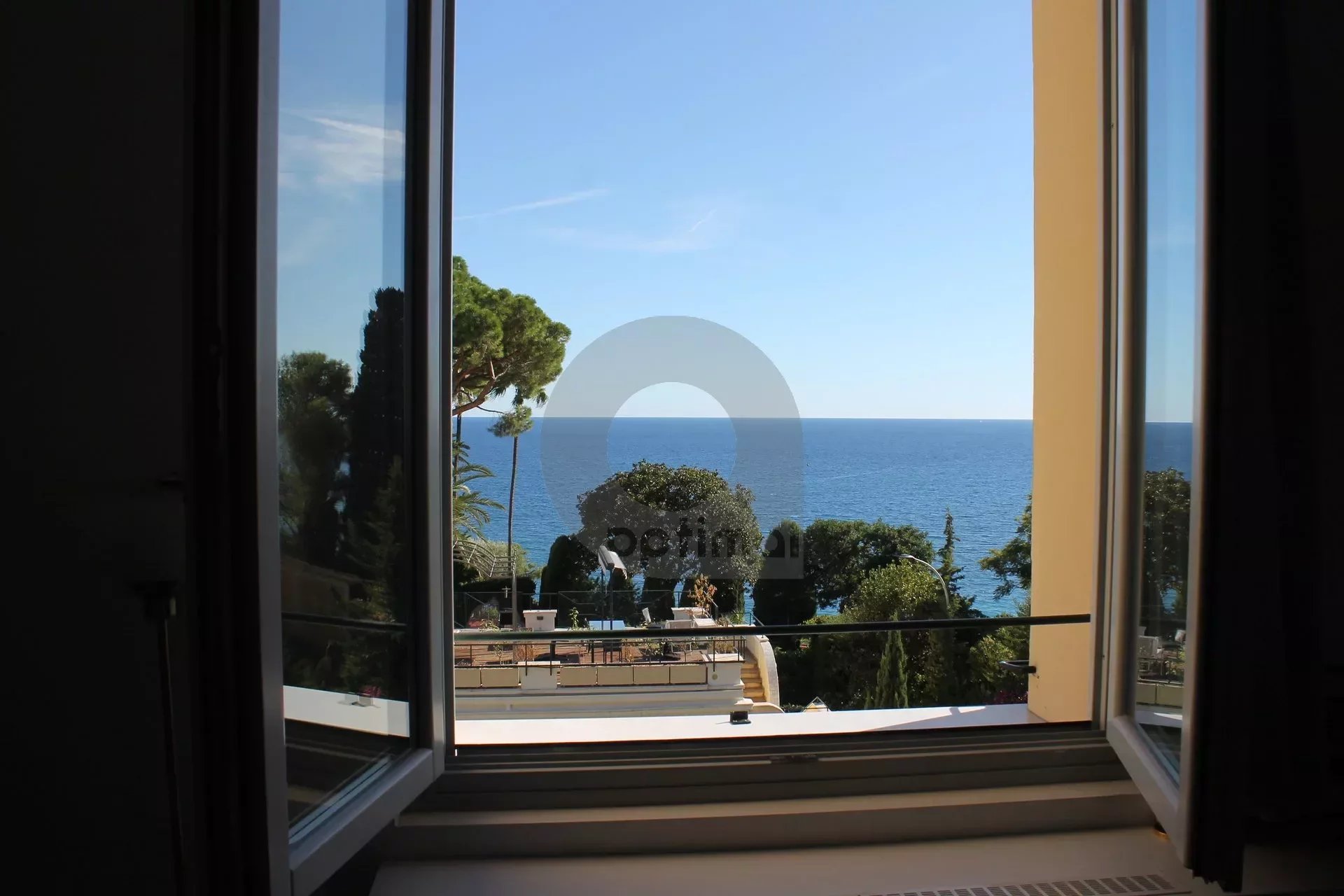 Luxury residence, swimming pool and walking distance to the beach. F2 FURNISHED SEA VIEW PARKING