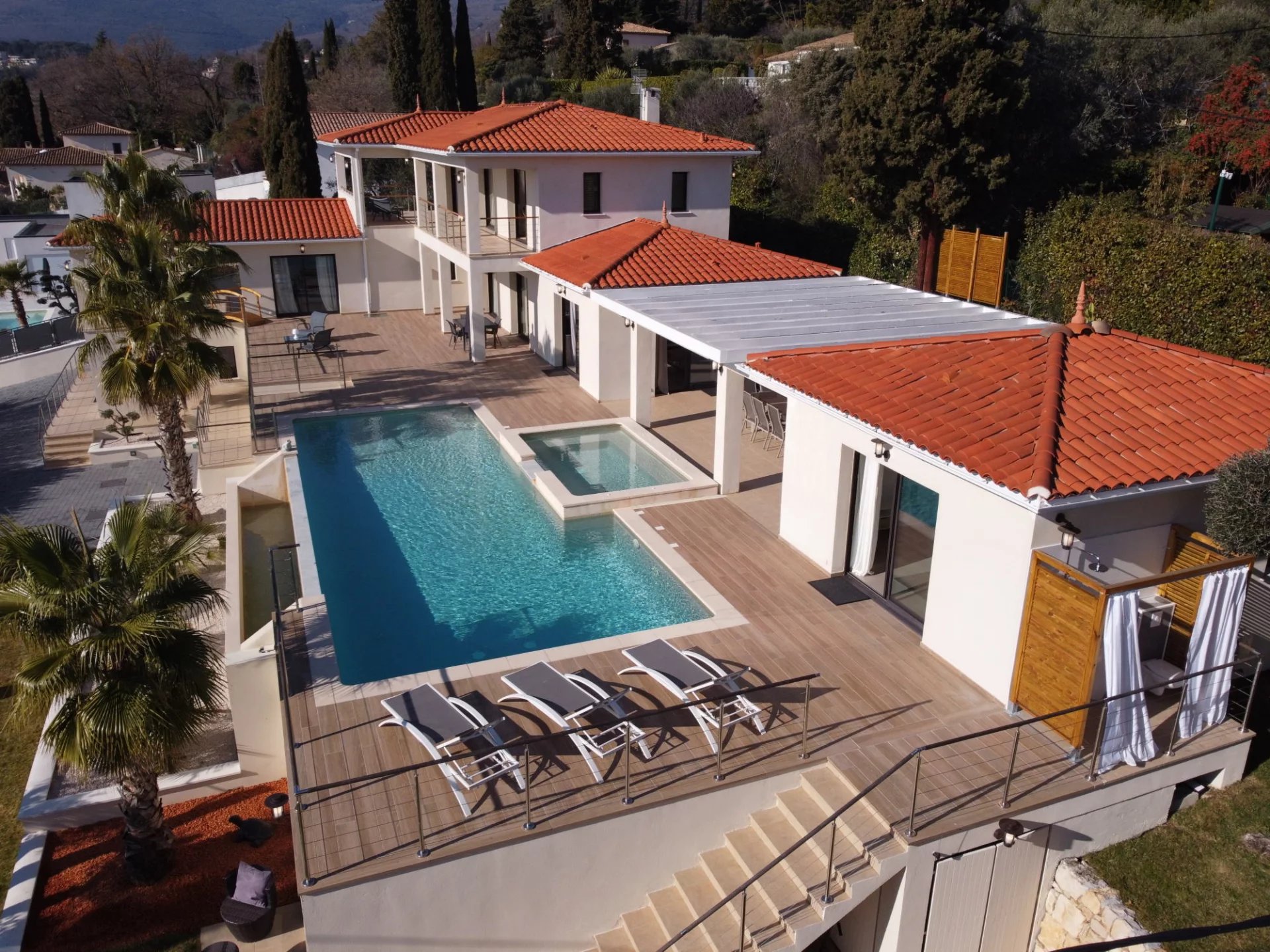 A vendre Villa contemporaine 280 m² avec 2P et studio  vue panoramique mer et montagnes