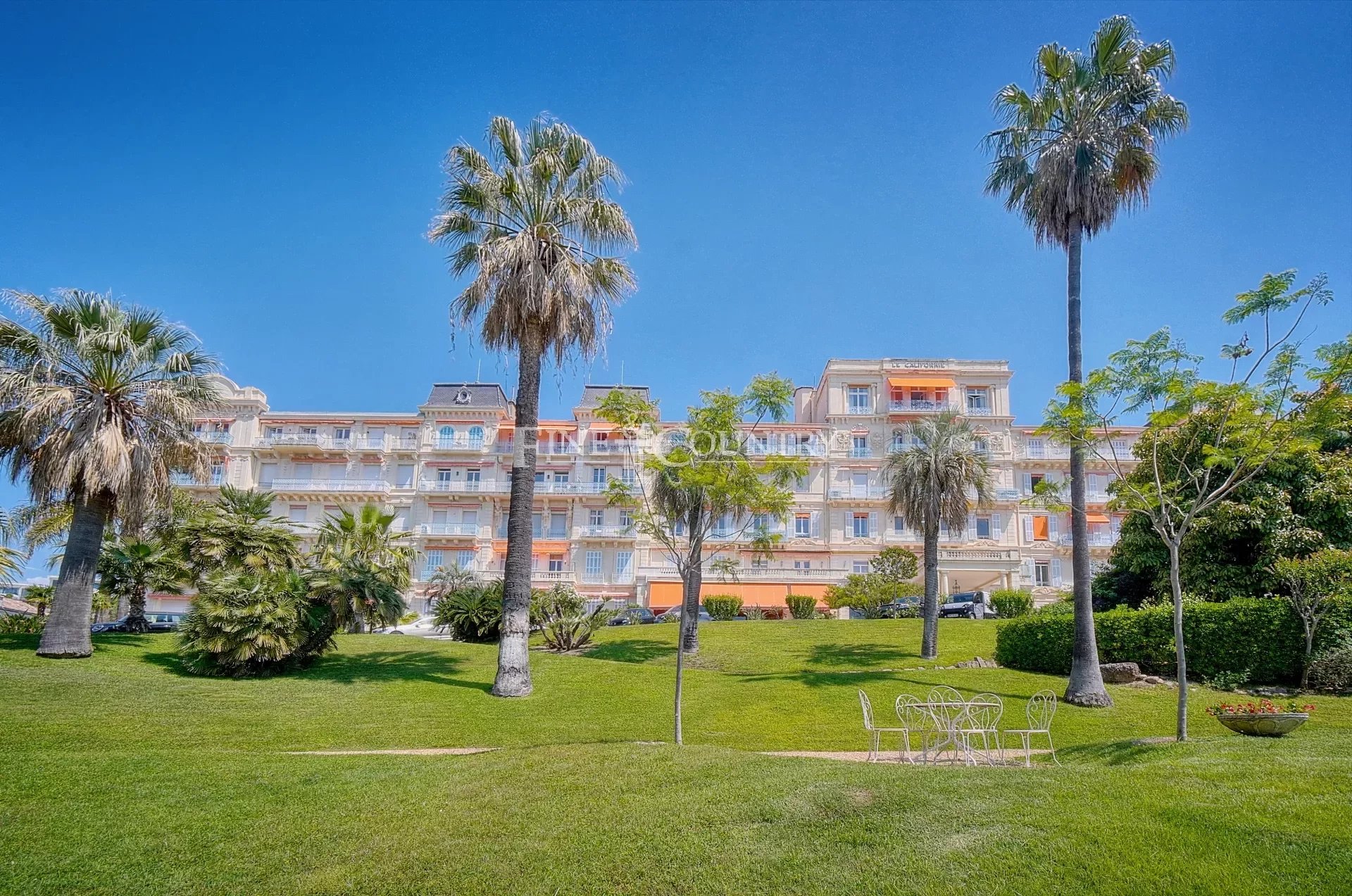 Sea View Character Apartment for sale in Cannes