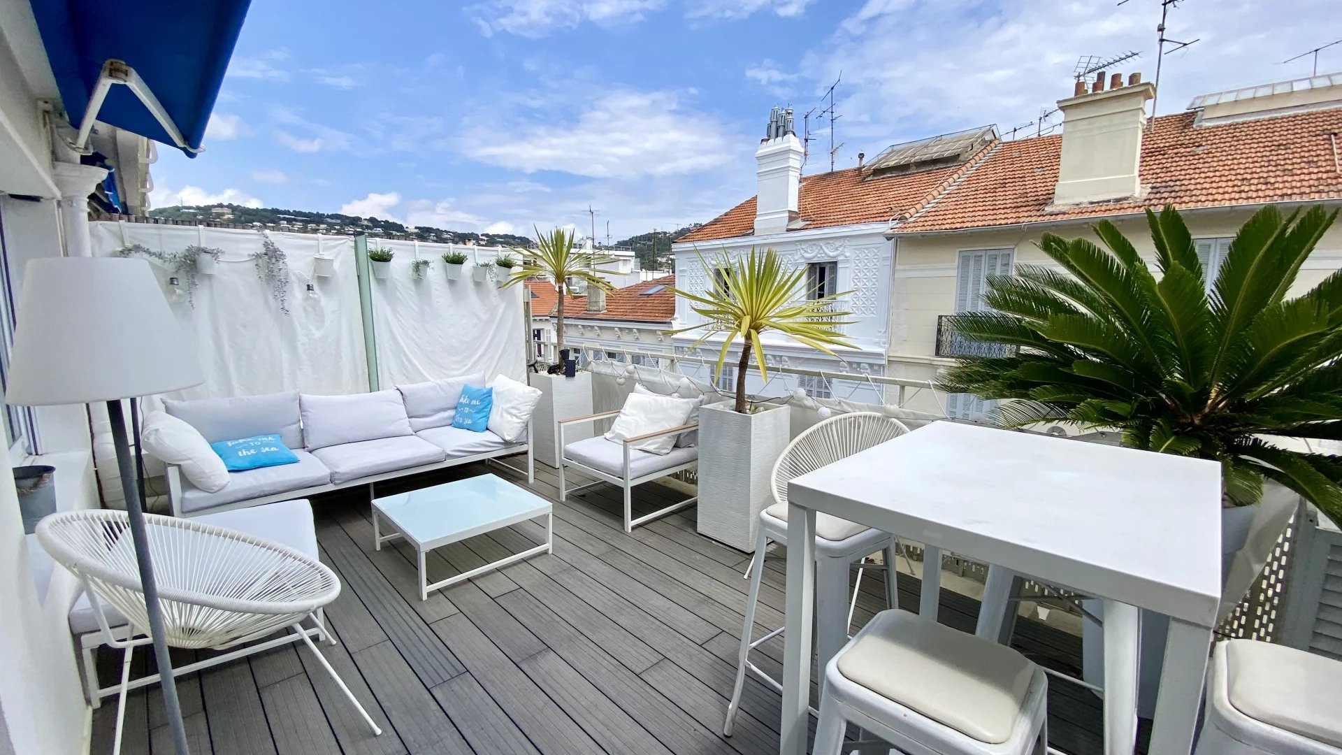 CANNES "BANANE": RARE 3room apartment on the upper floor with large terrace, lift and cellar