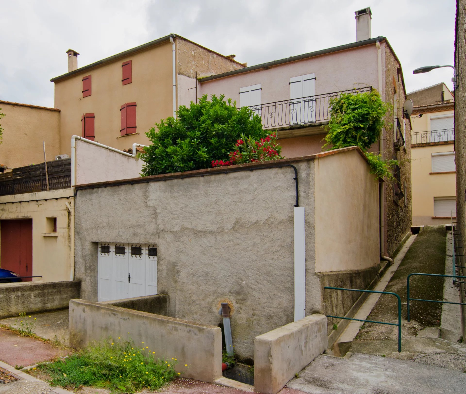 Townhouse in Tautavel, 140 m², 3 bedrooms, 2 bathrooms/toilets, terraces, garage, Vue panoramique.