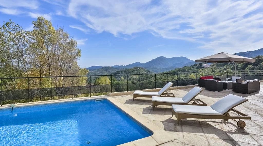Large villa in secured domain with panoramic views to the sea, Les Adrets