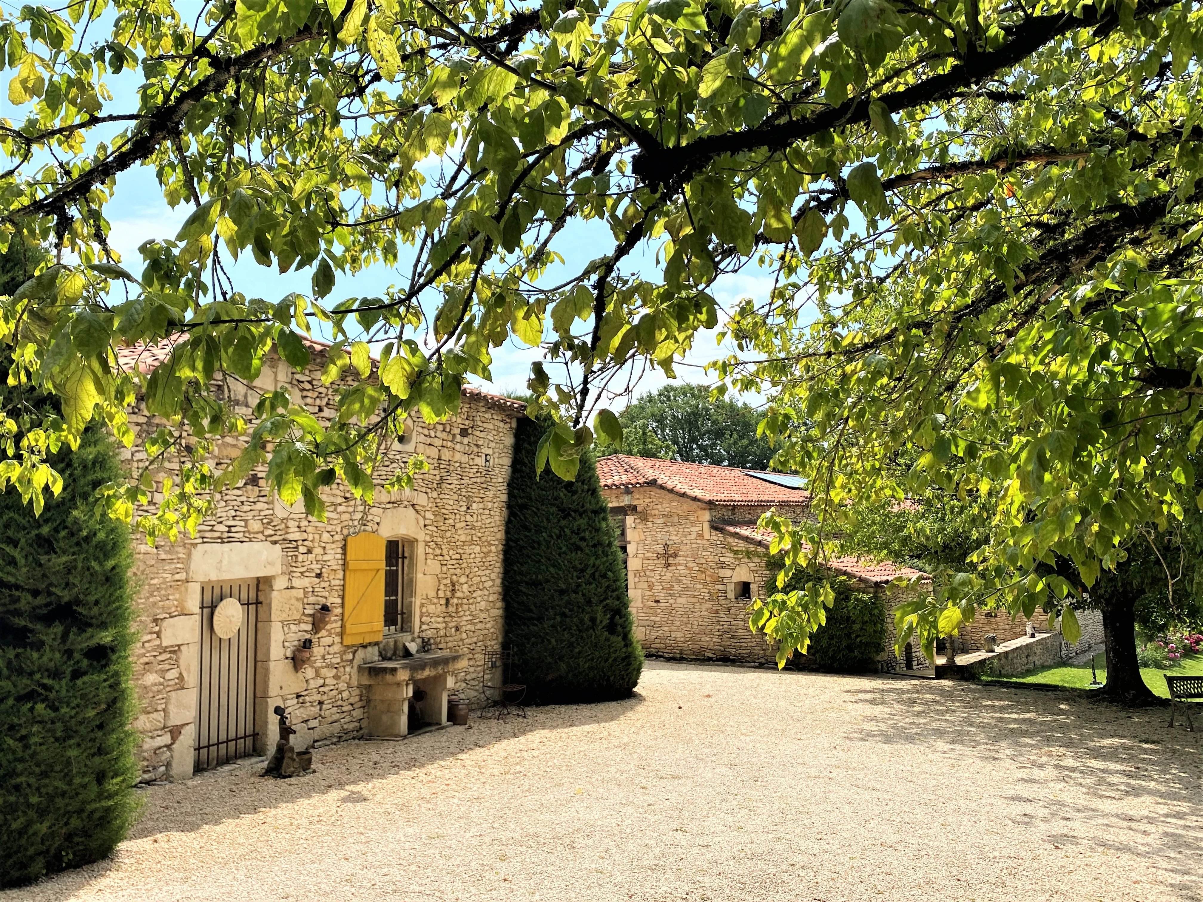 PROPRIÉTÉ DANS UN ÉCRIN DE VERDURE AVEC INSTALLATIONS ÉQUESTRES - 21HA - LOT-ET-GARONNE