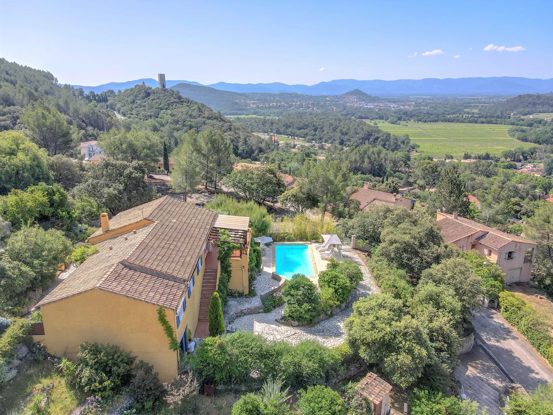 Beautiful Provençale House with amazing views