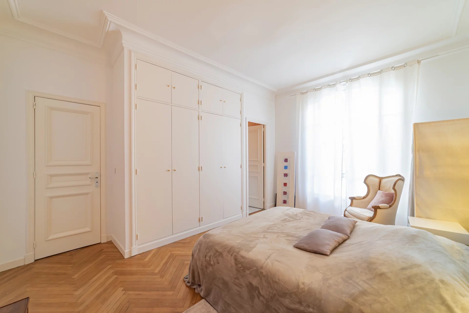 Magnificent two bedroom apartment - Carré d'Or
