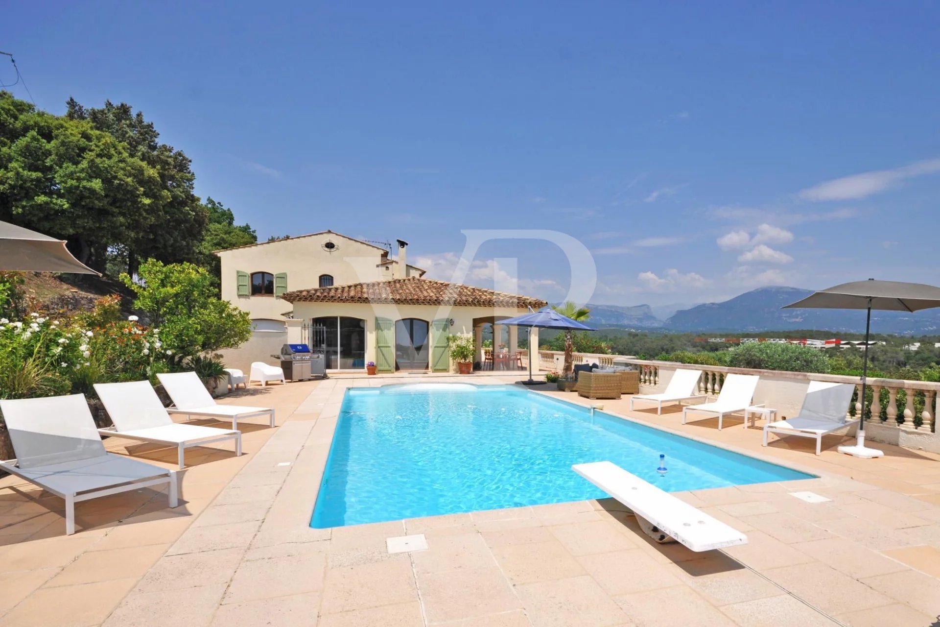 Sole Agent - Beautiful villa in Private Estate with Sea View