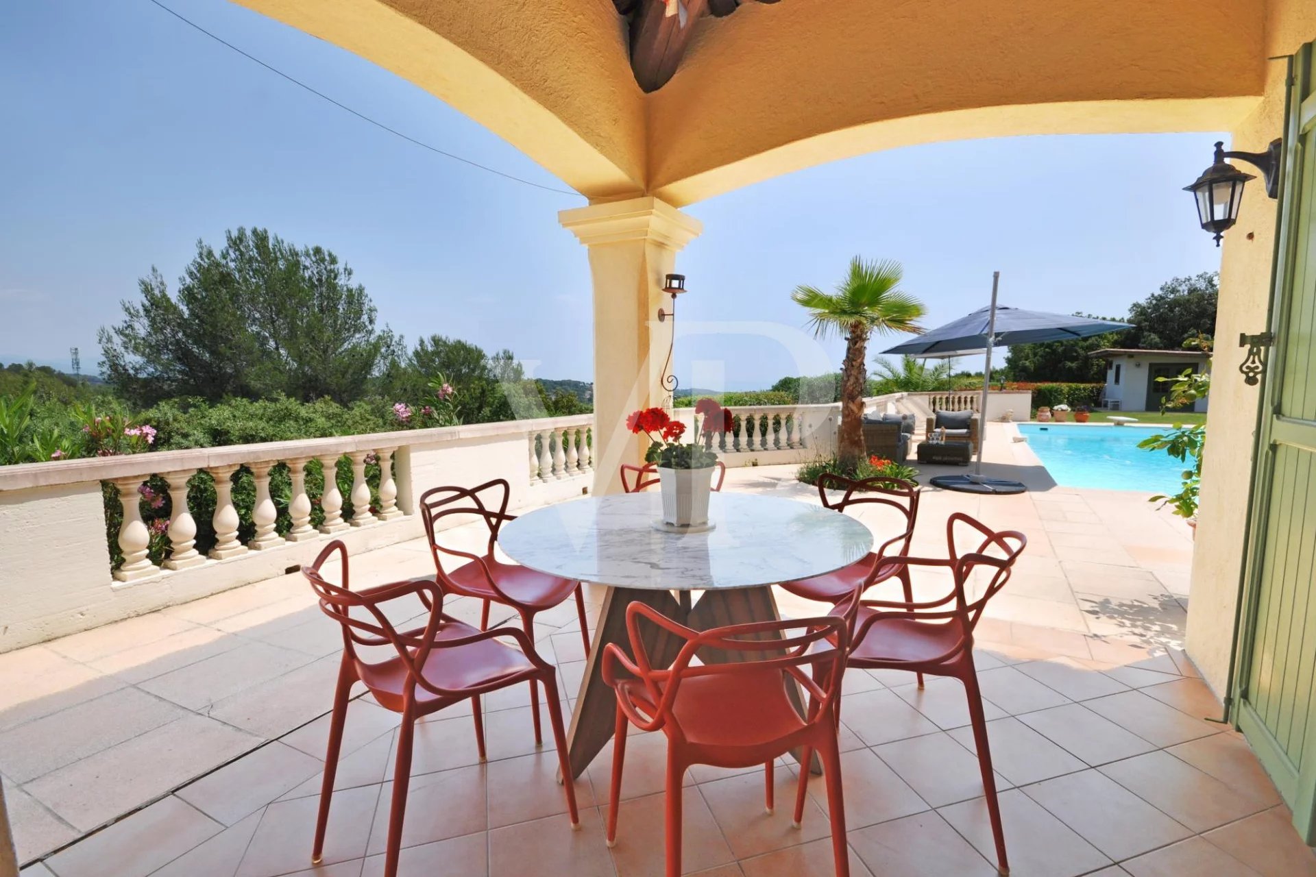 Sole Agent - Beautiful villa in Private Estate with Sea View