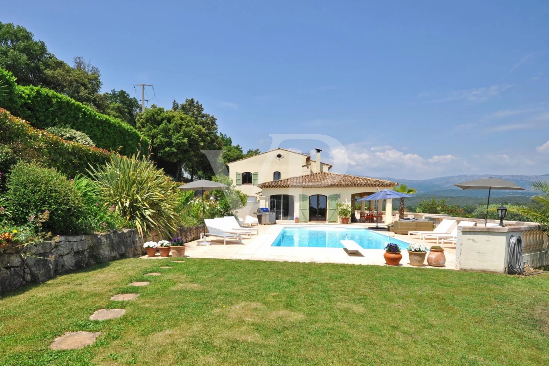 Sole Agent - Beautiful villa in Private Estate with Sea View