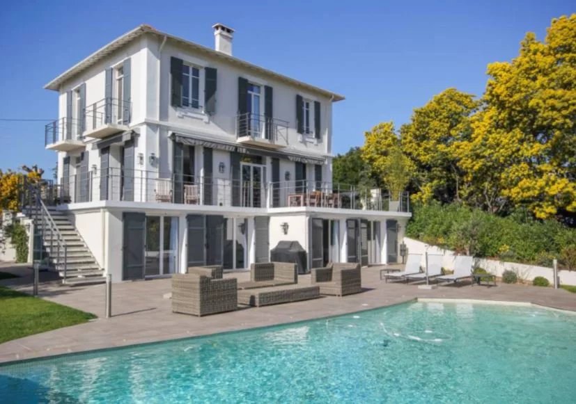 BEAUTIFUL VILLA HIGH STANDING WITH SEA VIEW IN CANNES