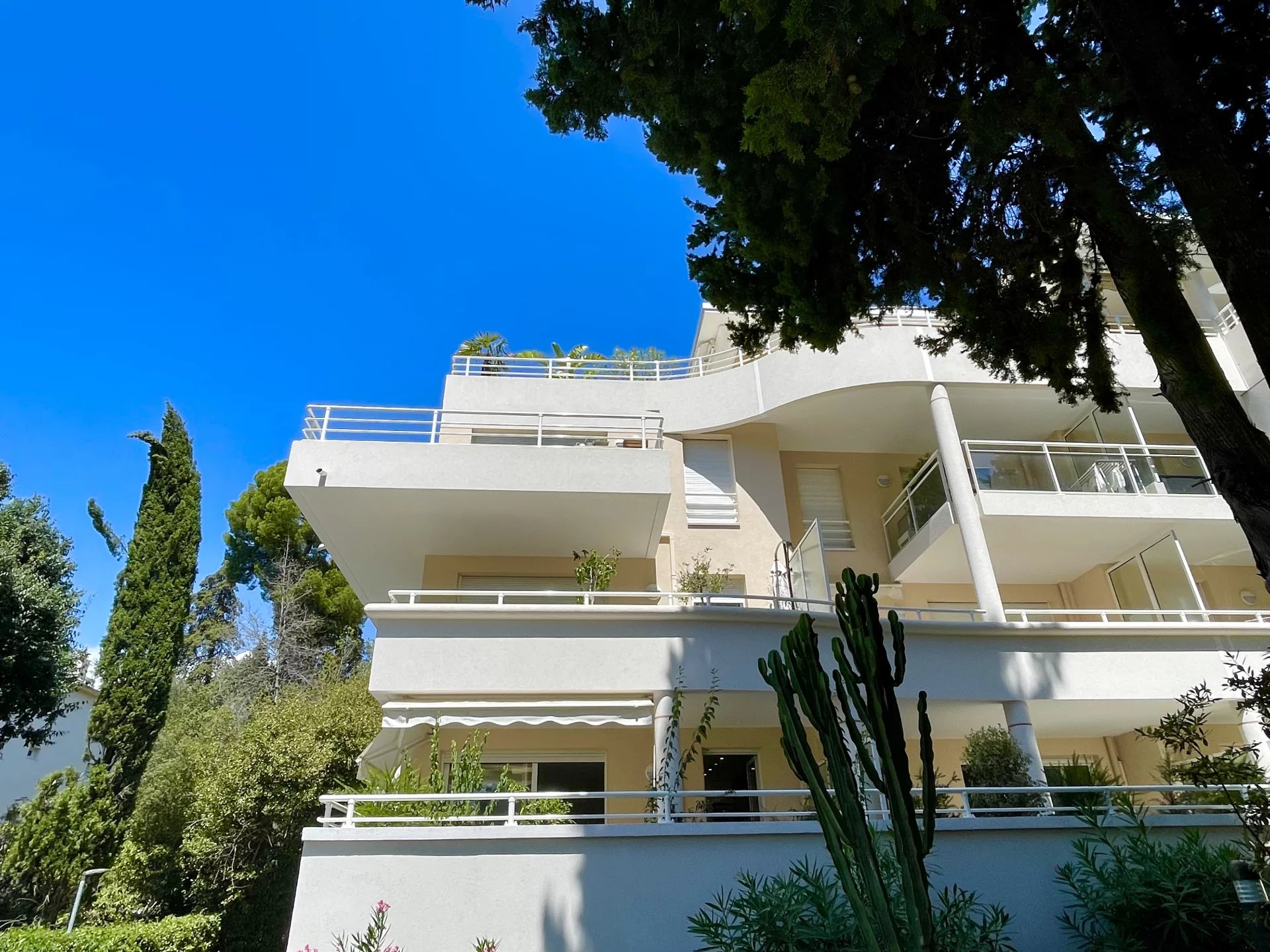 CANNES SALE 3 ROOMS LUXURY RESIDENCE