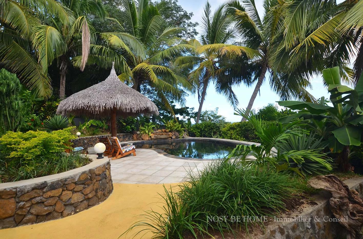 Magnifique pavillon avec piscine en front d'océan