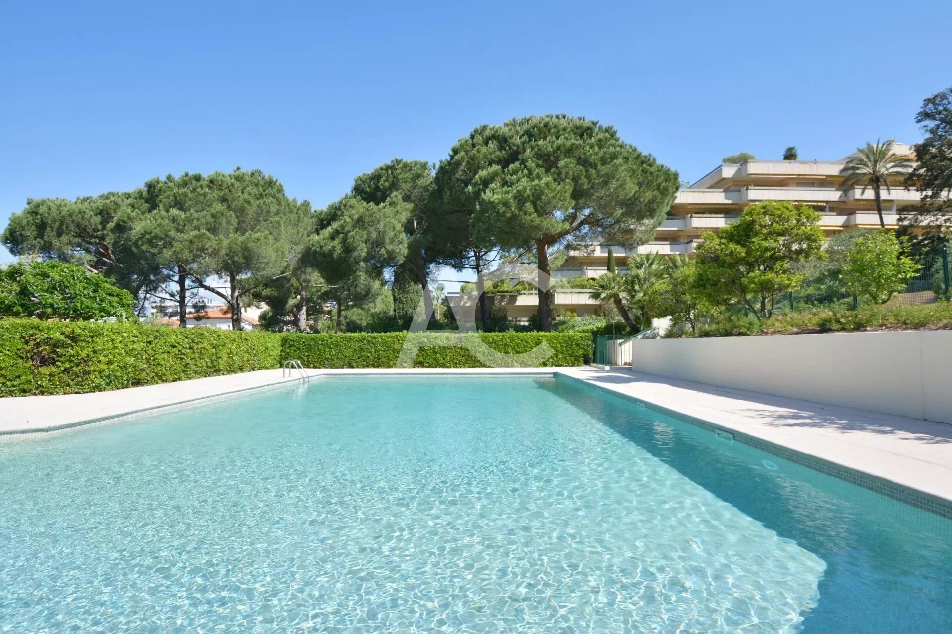 2 room appartment - Residence with swimming pool - Juan-les-Pins