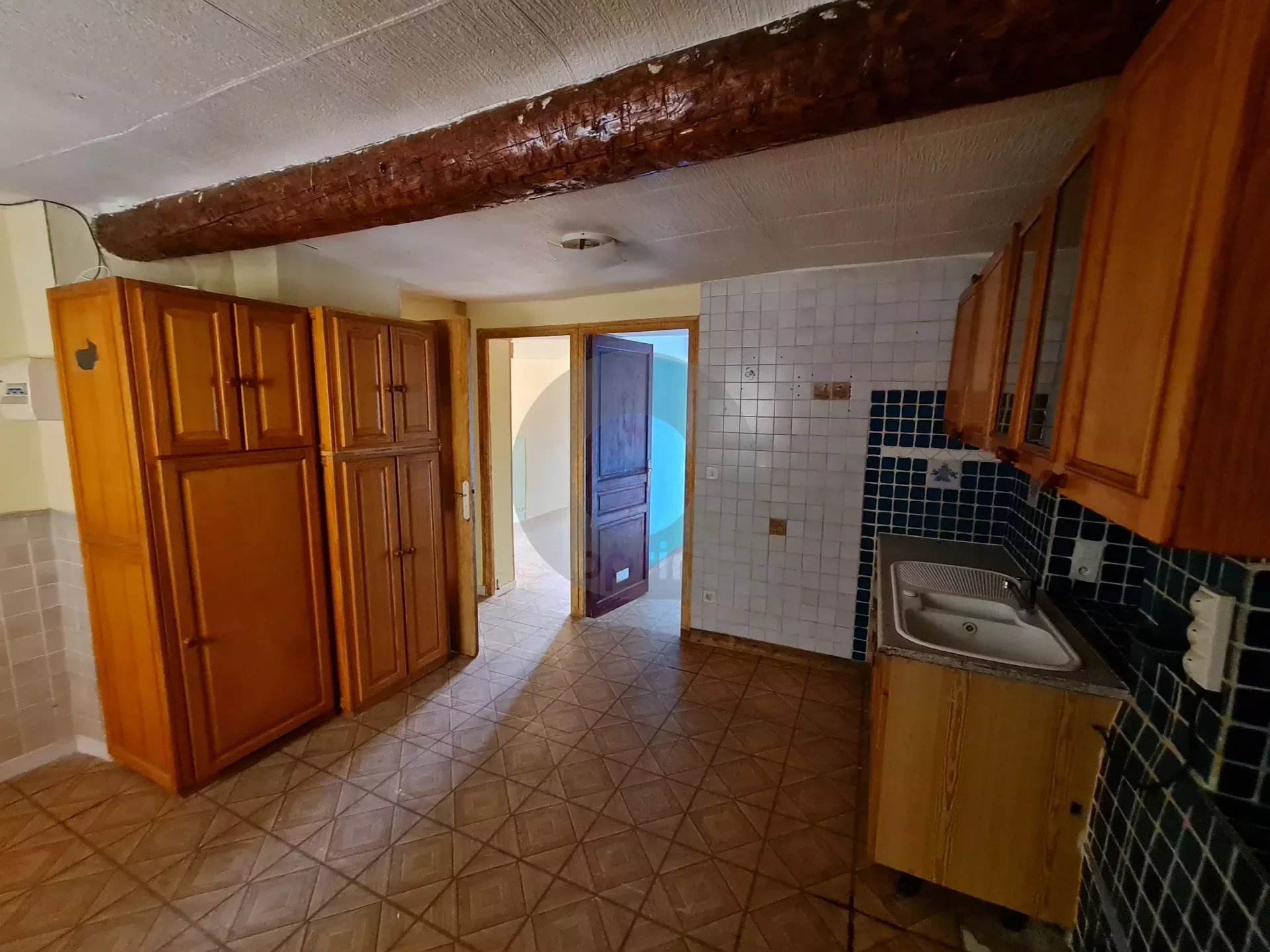 CASTELLAR THREE-ROOM APARTMENT