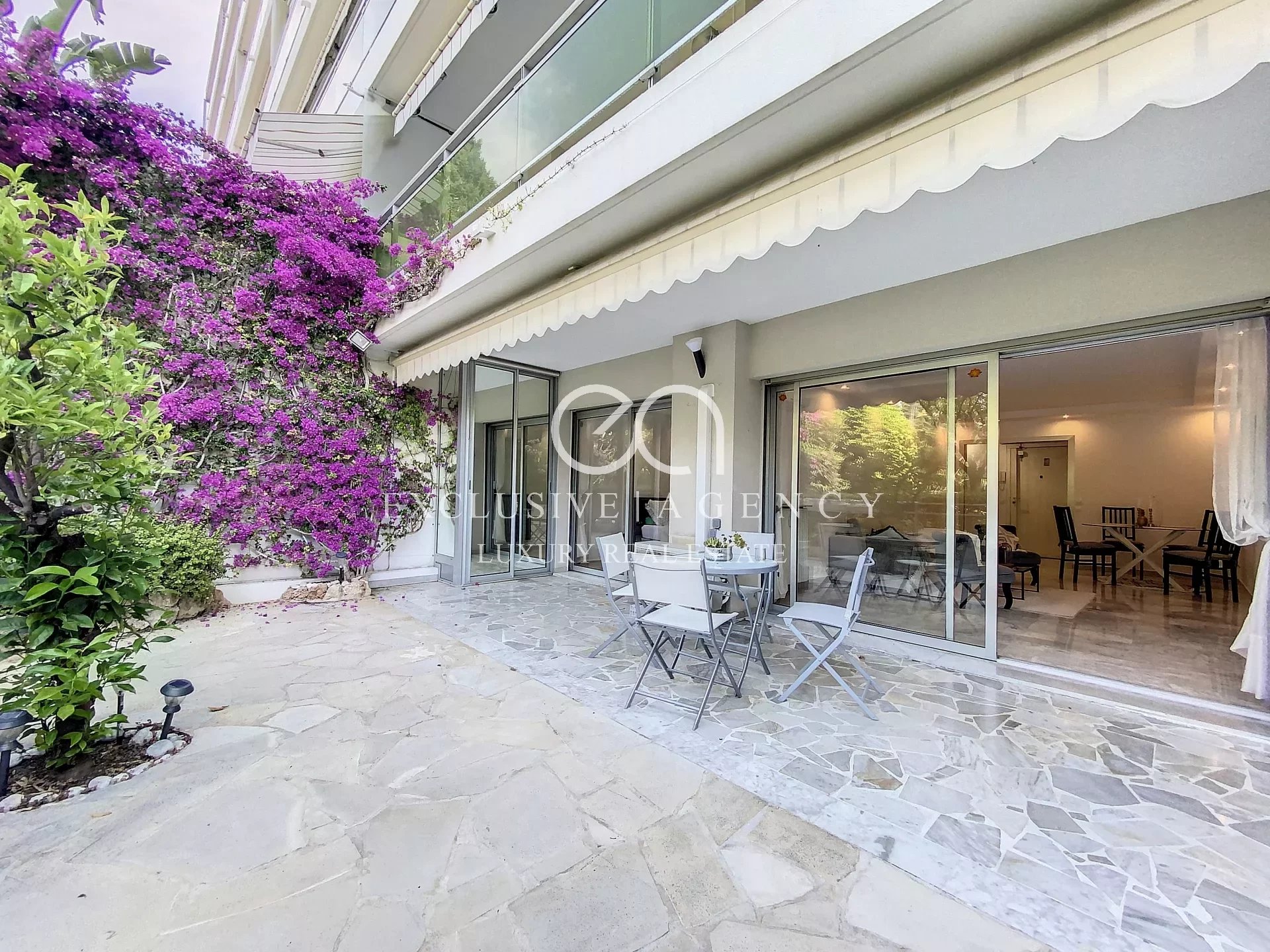 Cannes Location appartement meublé 2 pièces avec terrasse et parking