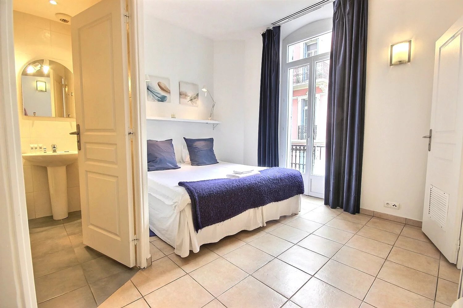 Luxurious 4/5 Room Apartment with Studio - Near Forville Market in Cannes