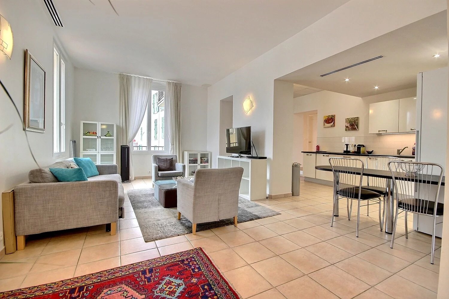 Luxurious 4/5 Room Apartment with Studio - Near Forville Market in Cannes