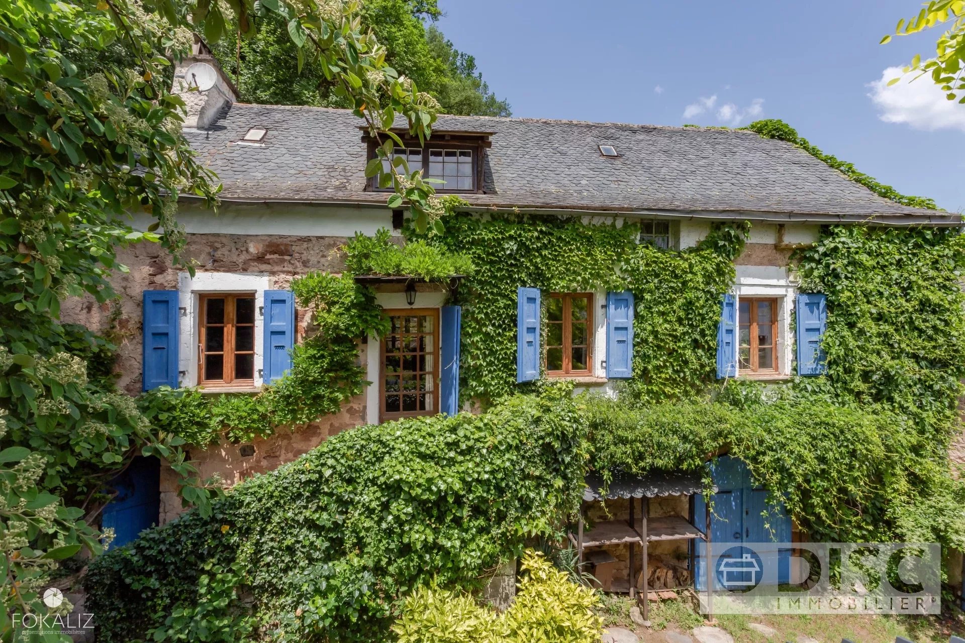 Charming house with guest house and lovely views.