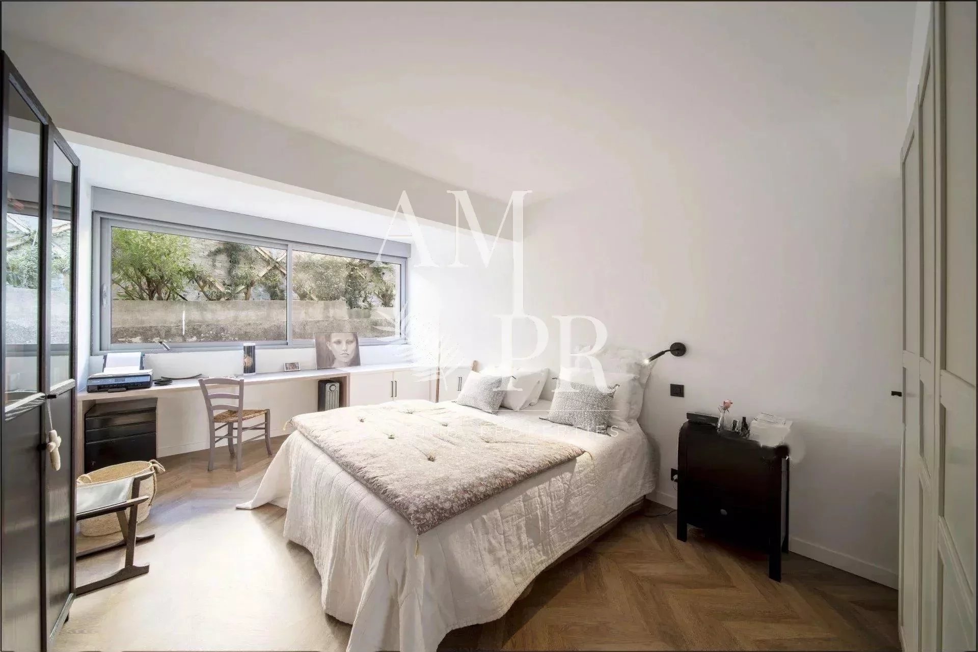 Cannet 98 m2 flat with panoramic sea view