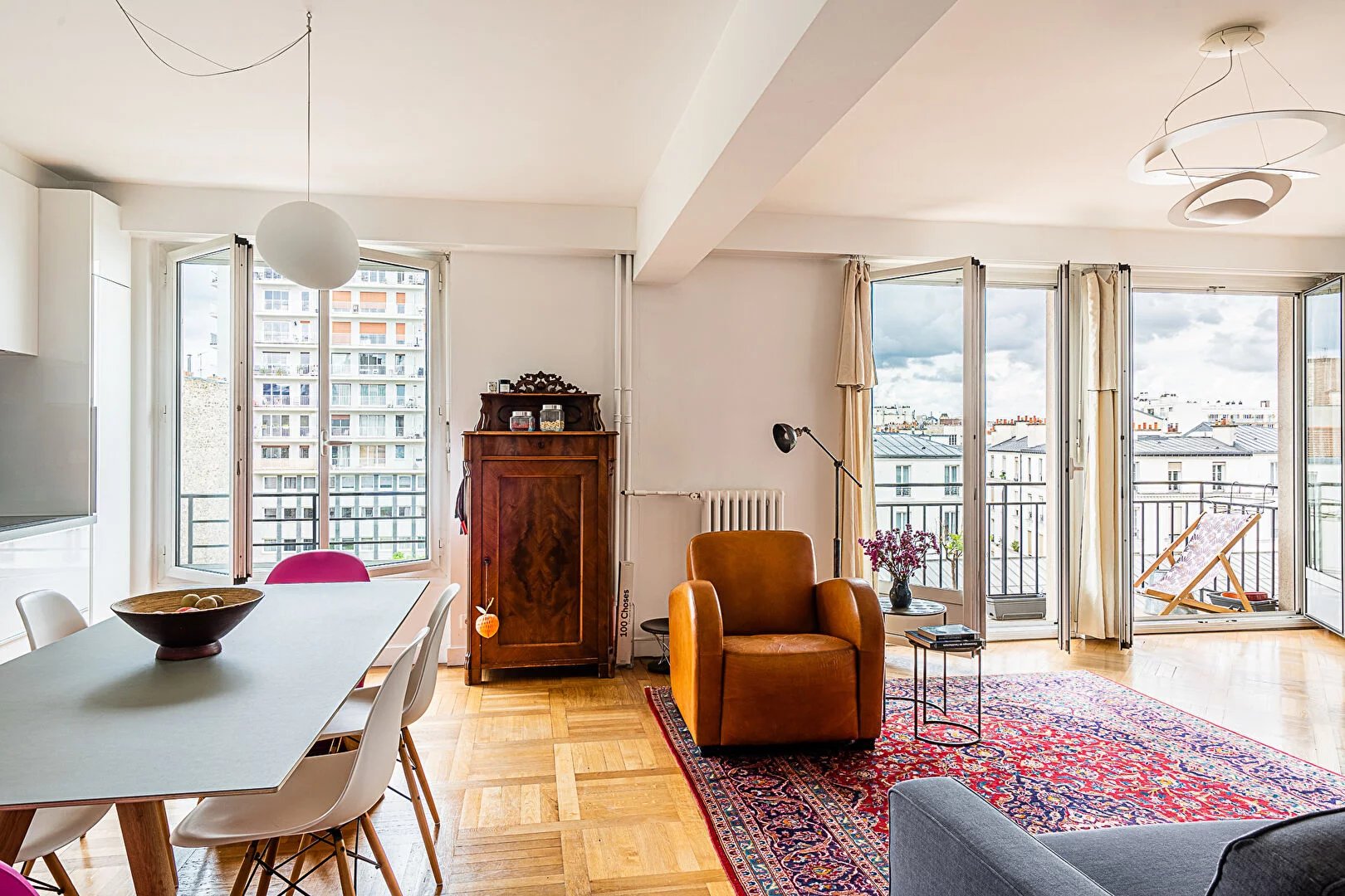 Apartment for sale three bedrooms Motte Picquet Grenelle 88 sqm 75015 bright sixth floor views Paris