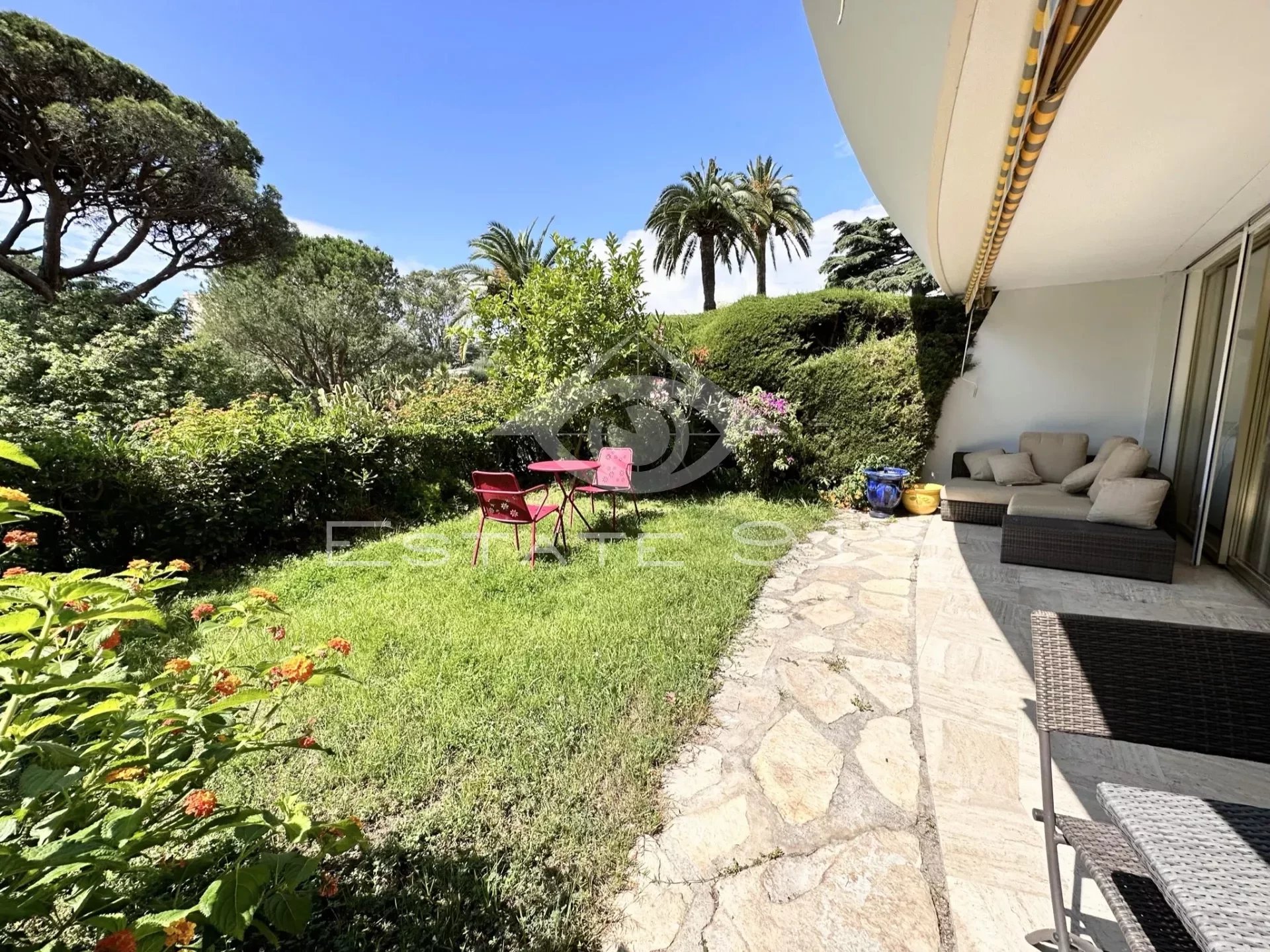 Cannes 2 Pièces en rez de jardin ds résidence avec piscine
