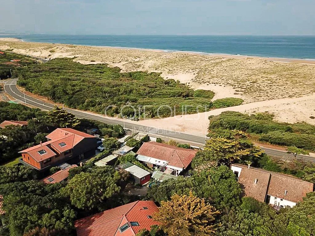 HOSSEGOR – A PROPERTY IN A PRIME LOCATION AT THE FOOT OF THE DUNE