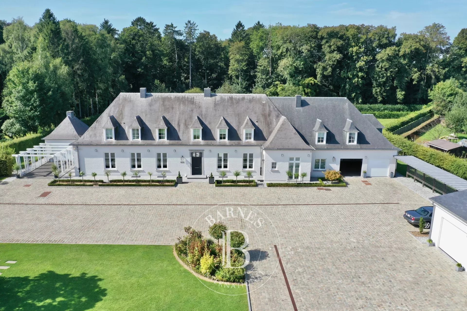 Exceptional property of 97 acres, recently renovated