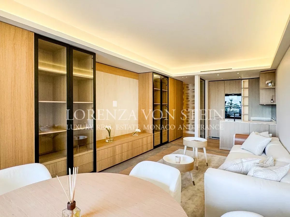Fontvieille - Luxuriously renovated 2-room apartment sold furnished