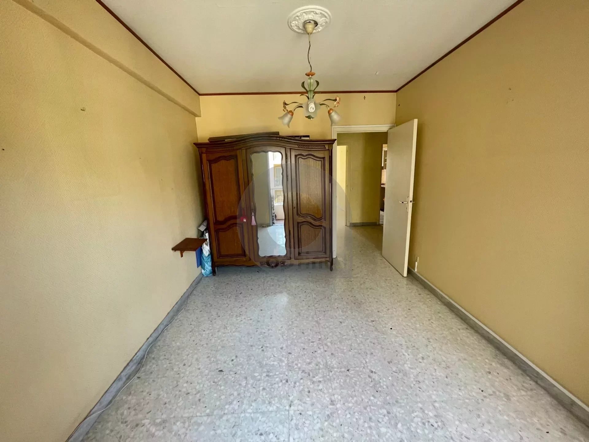Large 2 room apartment in pleasant Residence