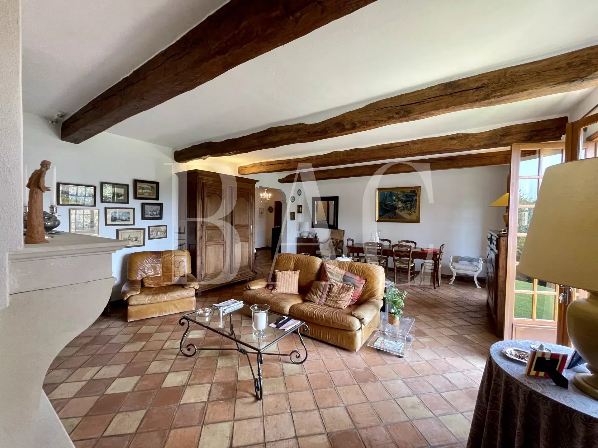 Mougins, villa with panoramic view of nature