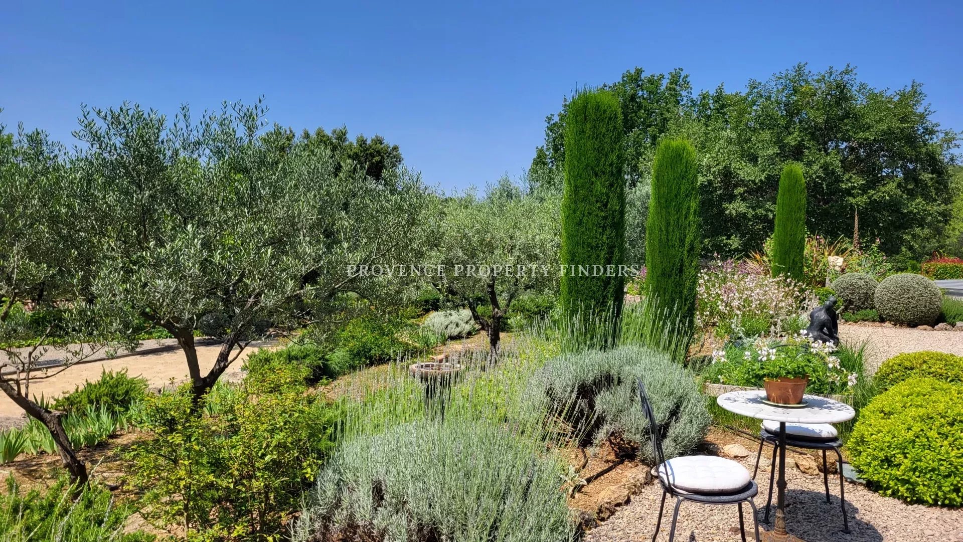 Mooie Provençaalse villa, van 220m2, zwembad, 3km van het dorp.